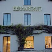 Lettres découpées relief sur entretoise