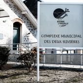 Bimat, structure aluminium laquée blanc, panneau encastré dans 2 lattes, décor transcript adhésif