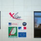 Logos en impression numérique, textes en transcript adhésif