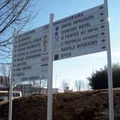 Tri-mât en aluminium laqué blanc, lames en aluminium décor transcript adhésif