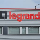 Lettres découpées en aluminium Reynobond 3 mm laquées