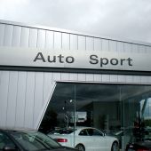 Panneau aluminium anodisé galbé, lettres découpées transcript adhésif