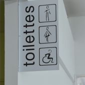 Pictogrammes en drapeau double face sur aluminium anodisé, décor transcript adhésif