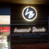 Lettres et logo en PVC découpé, rétro éclairage