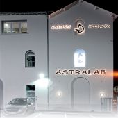 Lettres et logo découpés en PVC, rétro éclairage par diodes blanches