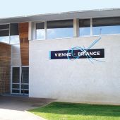 Panneau aluminium Reynobond, décor transcript, logo découpé relief