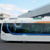 Trolleybus, décor réalisé en vinyl découpé à la forme, impression numérique pelliculée, vinyl micro perforé sur les parties vitrées